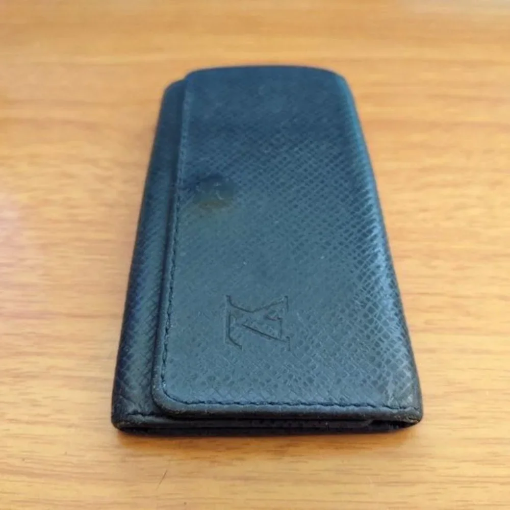 Louis Vuitton Taiga Key Holder/Wallet #906💥PRICE DROP💥